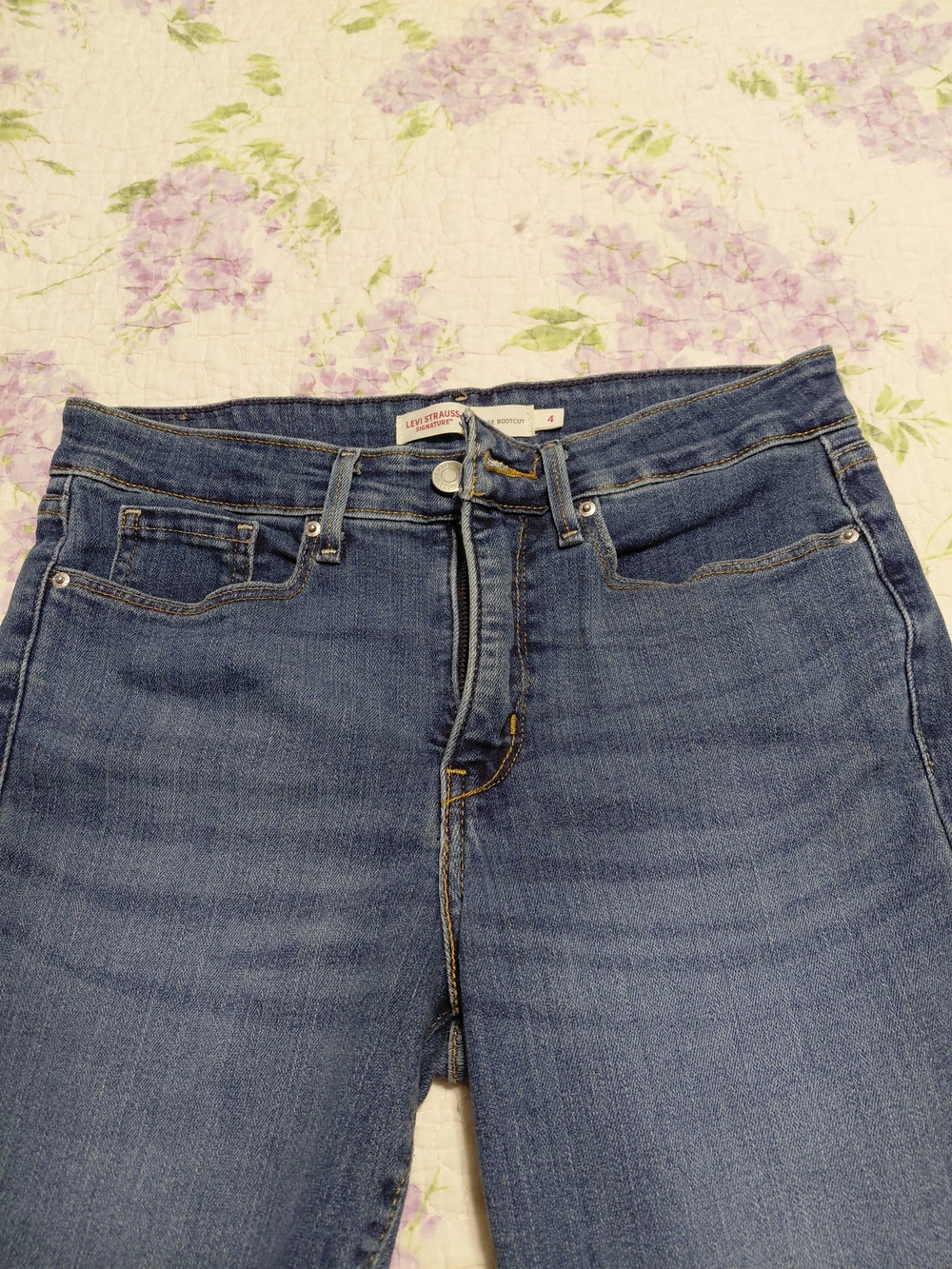 Levi's Women's Mid Rise Boot Cut Jeans in Medium Blue Wash